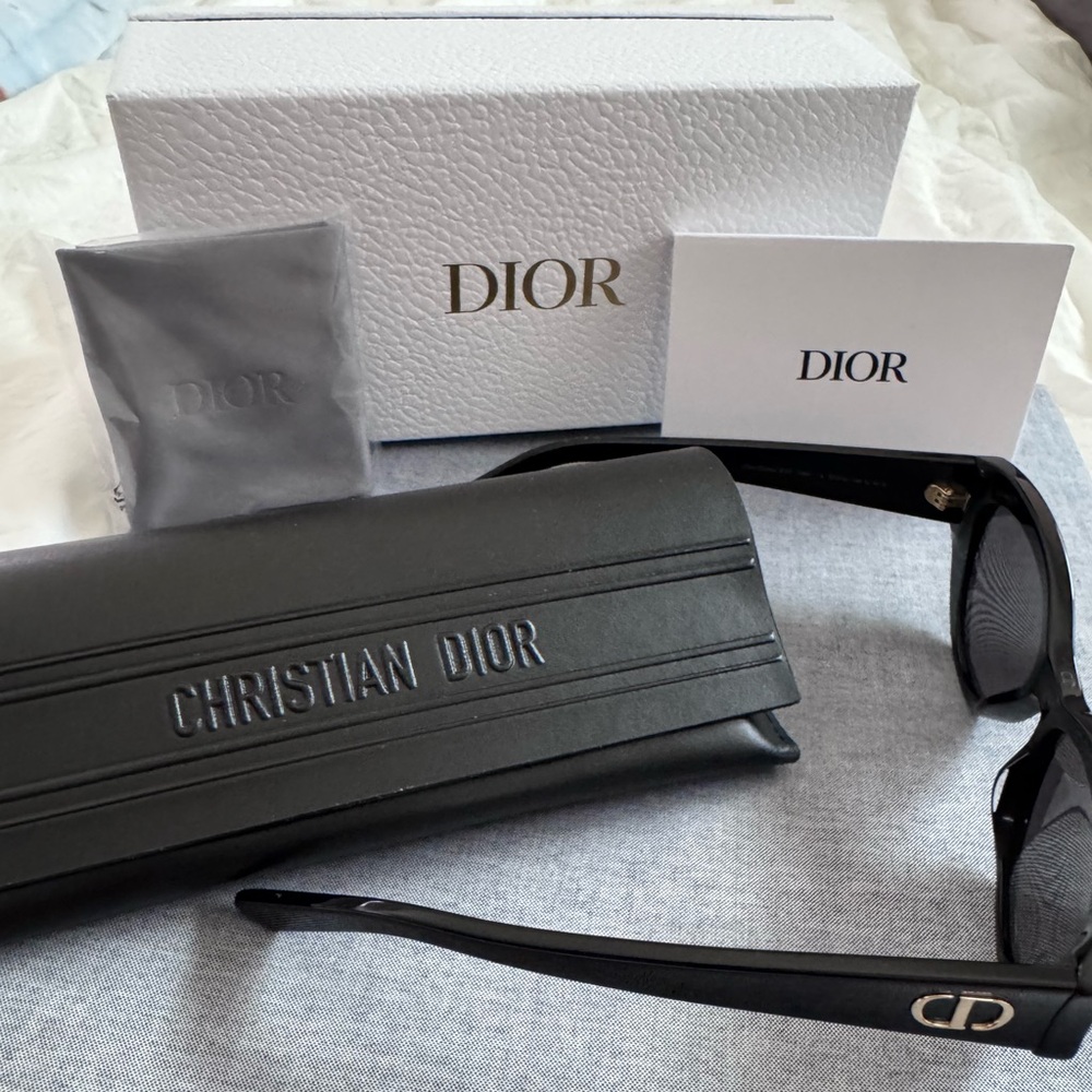 Dior Black Retro Cat-Eye Sunglasses (DiorGlow B1I)